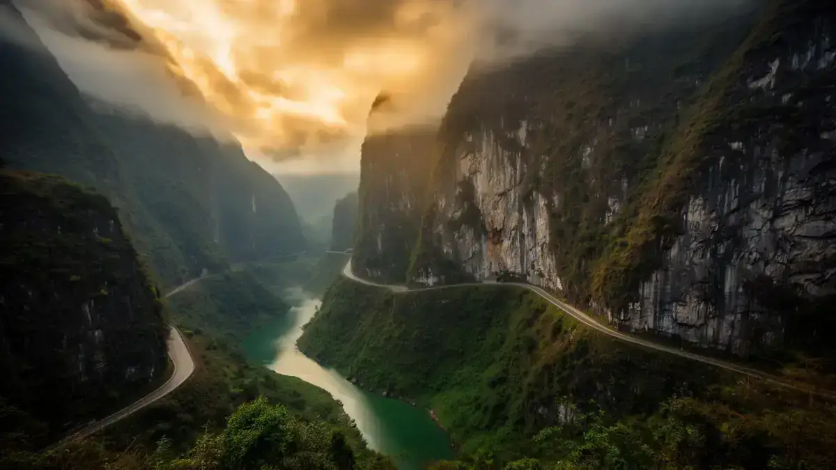 Ma Pi Leng Pass at sunrise